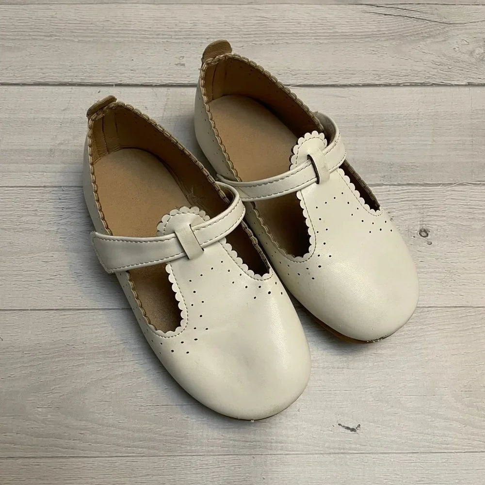 Girls white mary jane flats‎